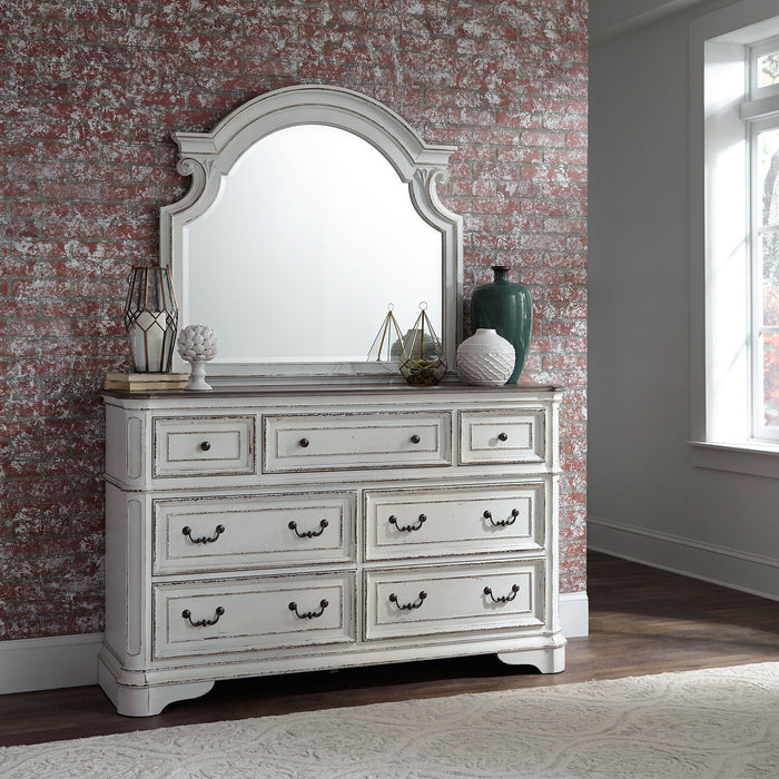 Magnolia Manor - Upholstered Bedroom Set