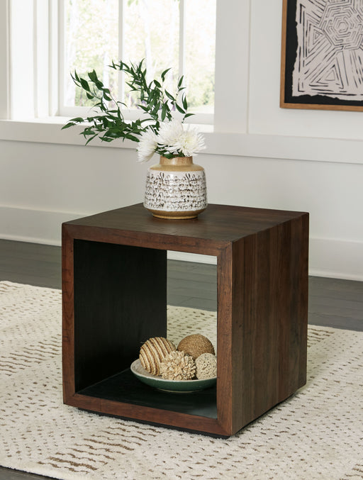 Hensington - Brown / Black - Square End Table Sacramento Furniture Store Furniture store in Sacramento